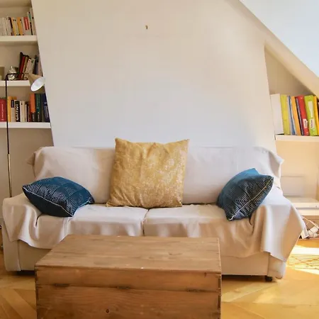 Appartement Beautiful Apt With Mezzanine Parijs